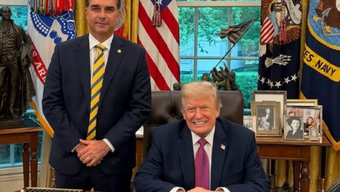 flavio-bolsonaro-e-donald-trump-scaled_widelg