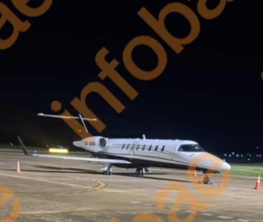 PF aciona autoridades argentinas para apurar possível fuga de Flávio do Brasil; senador teria deixado o Brasil em avião particular, diz site argentino