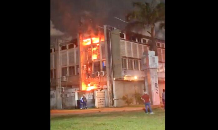 incendio_causa_danos_a_predio_da_universidade_federal_de_pernambuco01