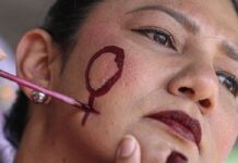 Aumentam agressões políticas em mês de luta contra violência à mulher