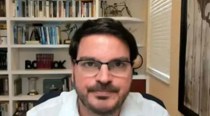 Constantino tem 5 dias para apagar vídeo contra a Bahia